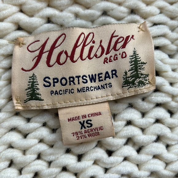 Hollister Ivory Chunky Cable knit Toggle Wool Blend Cardigan Sweater - Picture 7 of 11